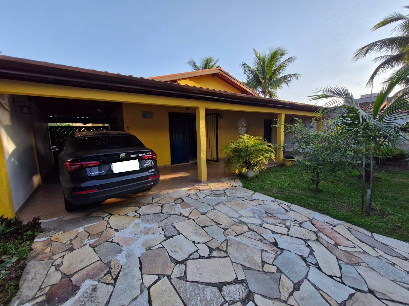 Casa com piscina, praia do Indaia.