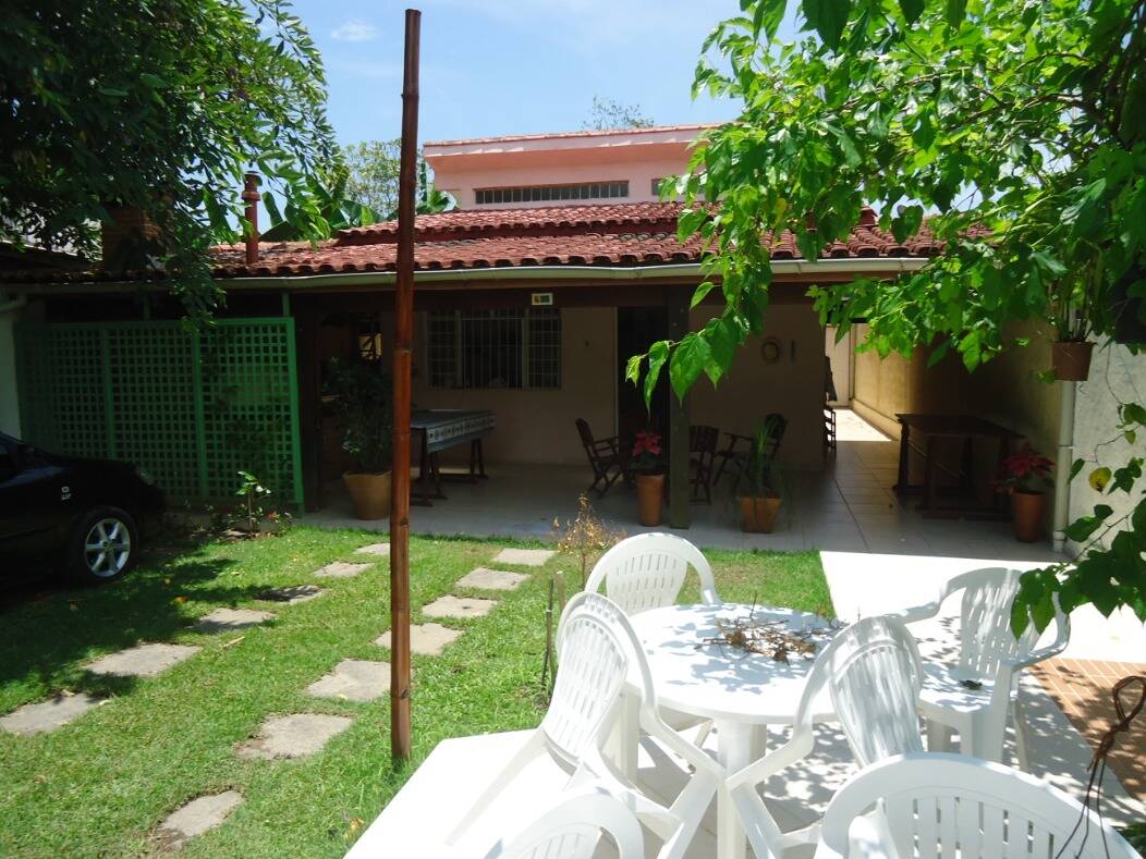 Casa no Centro de Bertioga - 700mts. da Praia.